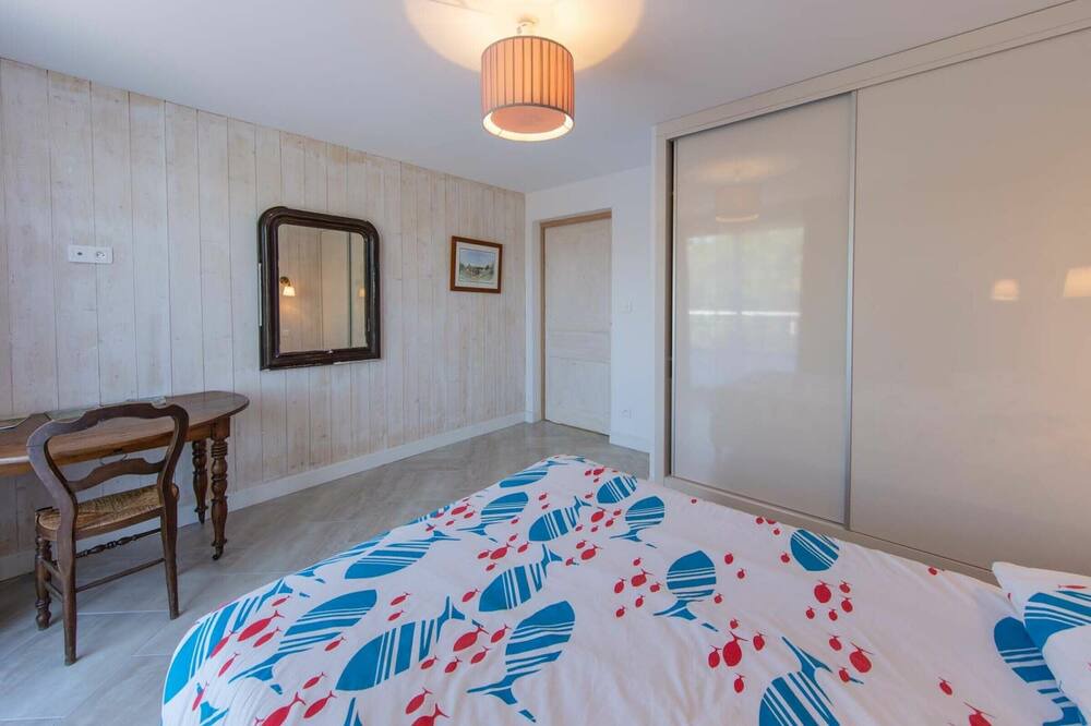Photo of Bedroom in Jouy-le-Potier