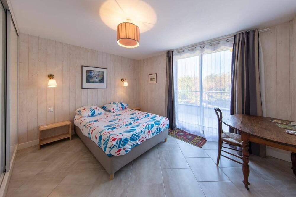 Photo of Bedroom in Jouy-le-Potier