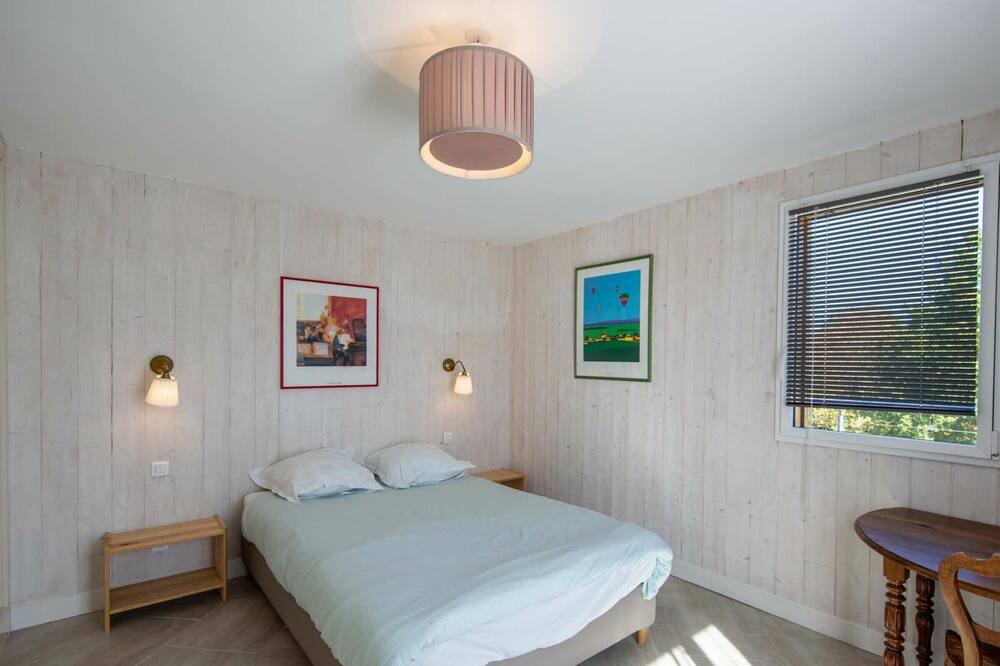 Photo of Bedroom in Jouy-le-Potier