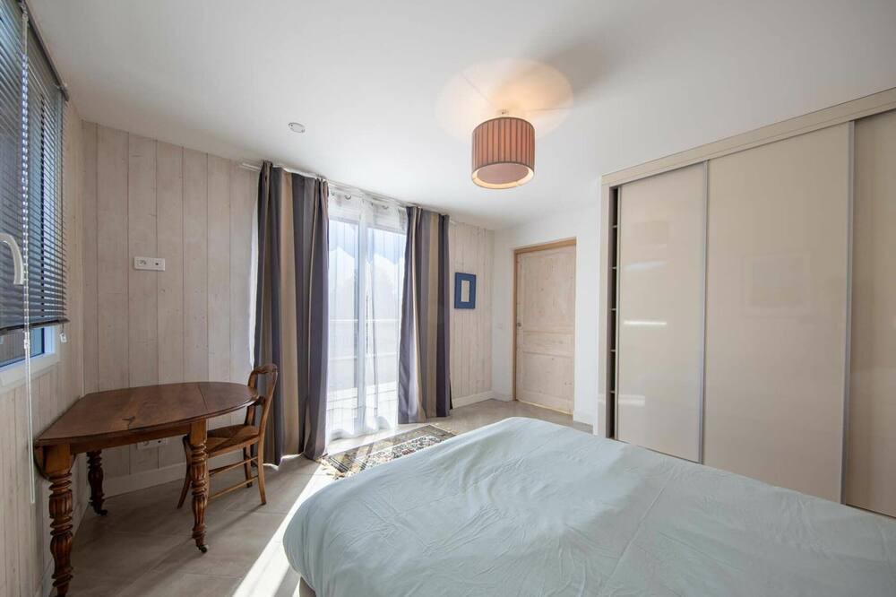 Photo of Bedroom in Jouy-le-Potier