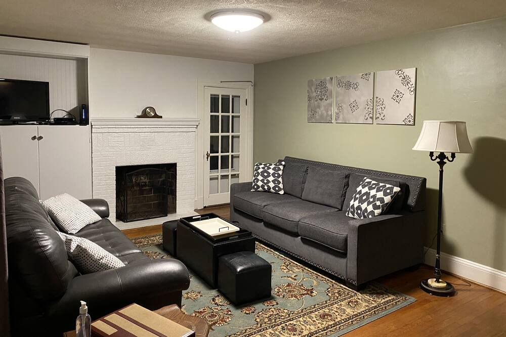 Photo of Livingroom in Lexington