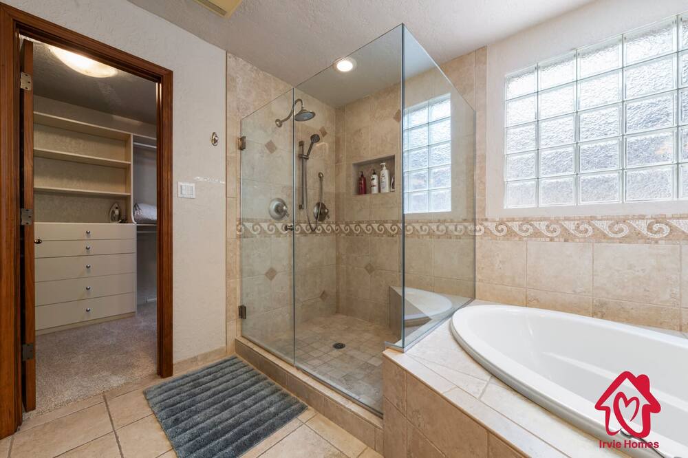 Photo of Bathroom in Glenwood Hills