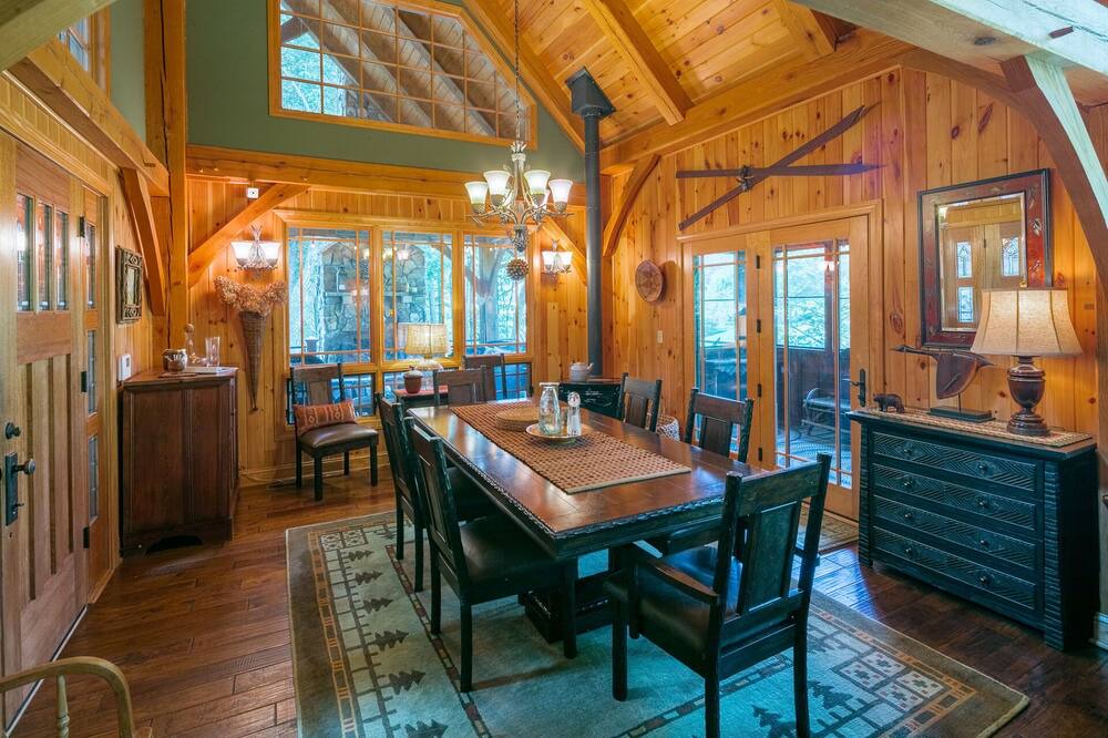 Photo of Livingroom in Lansing