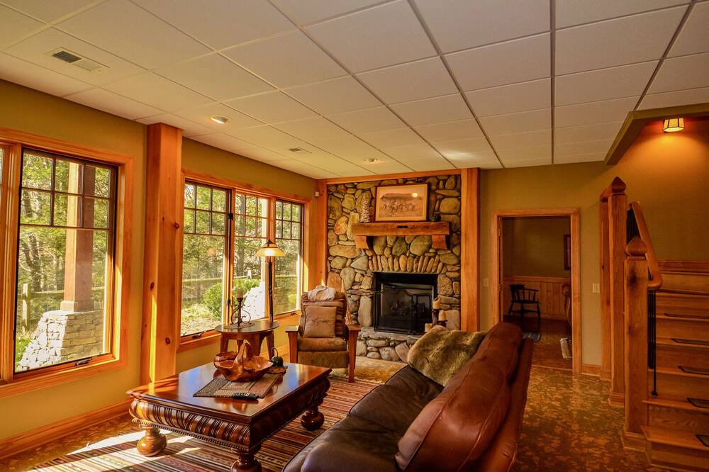 Photo of Livingroom in Lansing