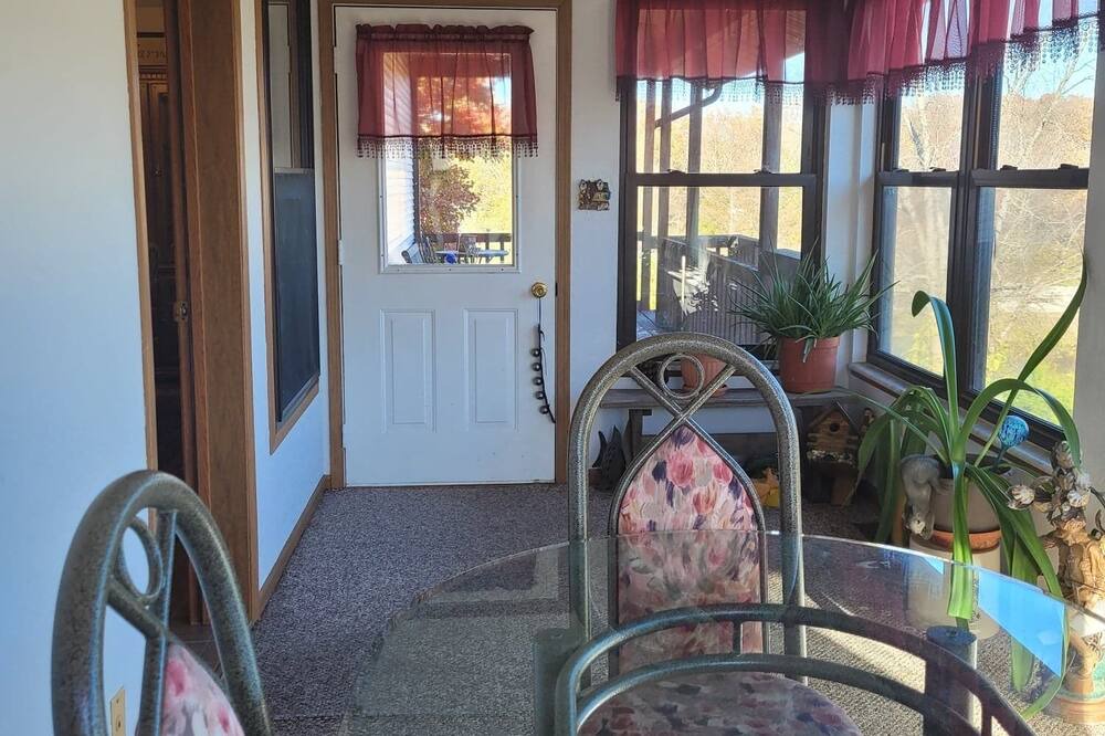 Photo of Livingroom in St. Clair