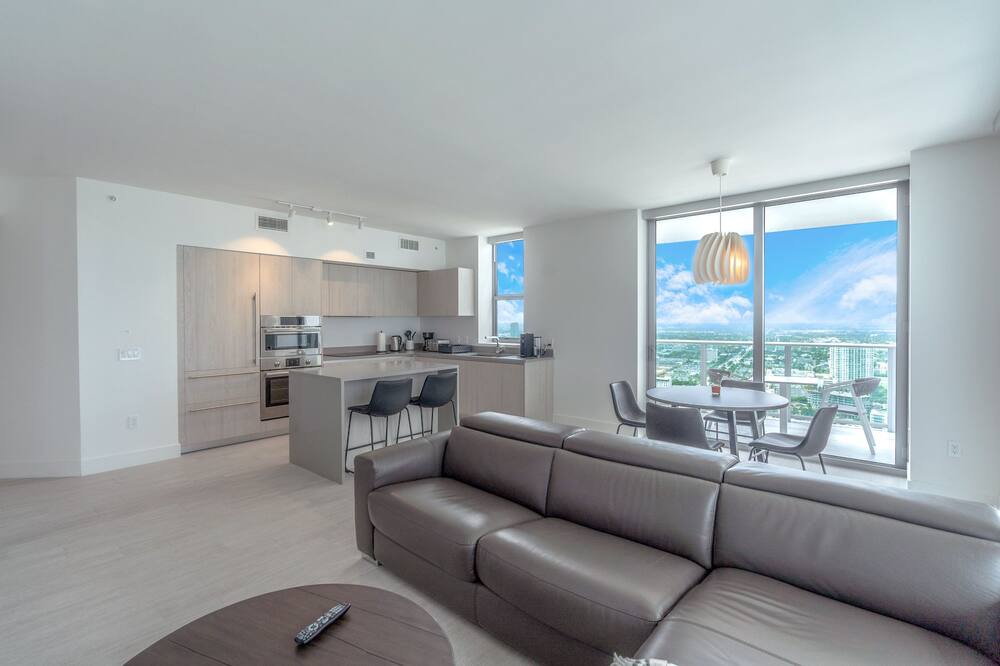 Photo of Bedroom in Hallandale Beach