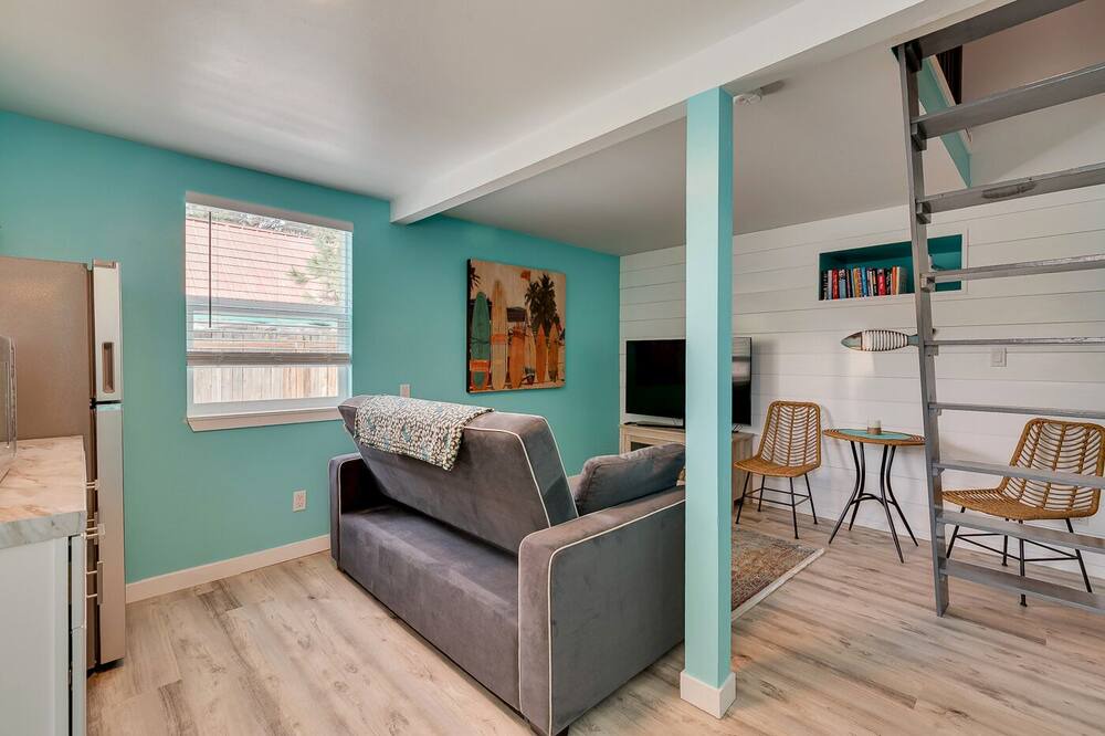 Photo of Livingroom in Manson