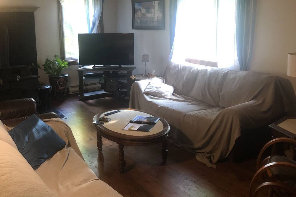Photo of Livingroom in St-Adolphe-d'Howard