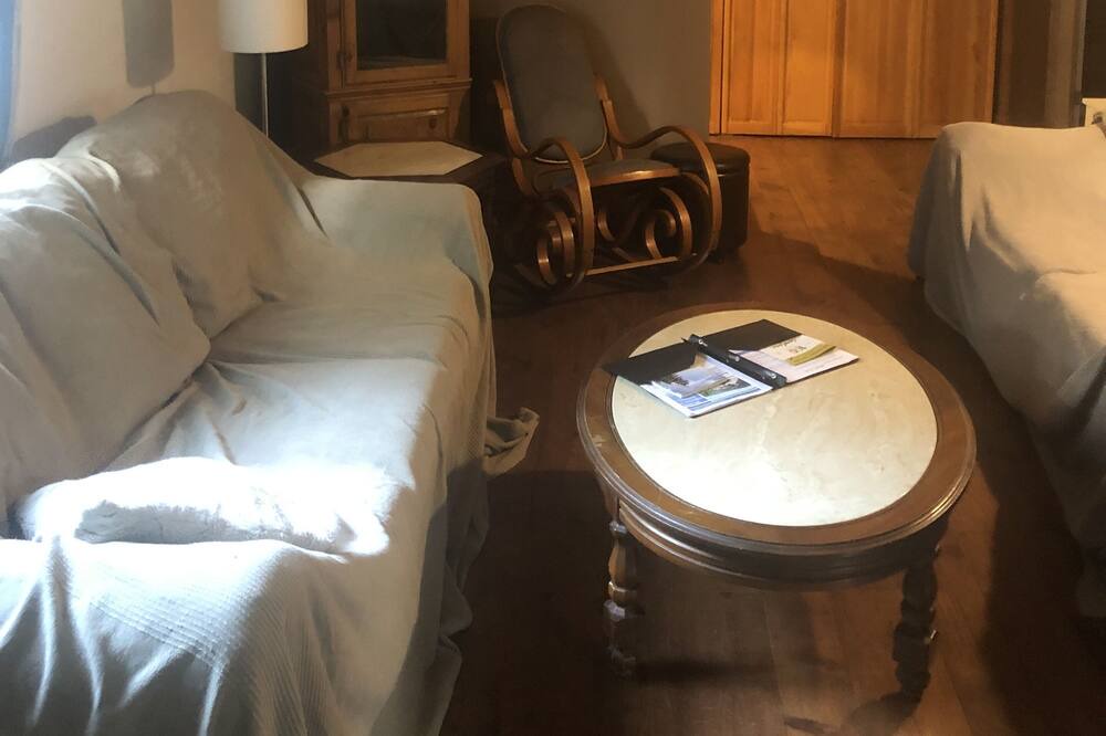 Photo of Livingroom in St-Adolphe-d'Howard