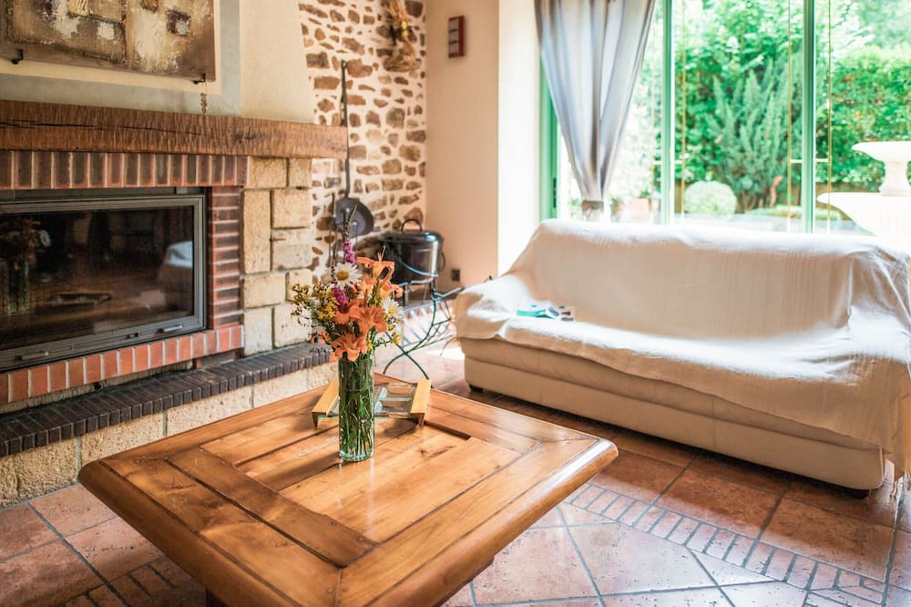 Photo of Livingroom in Dollon