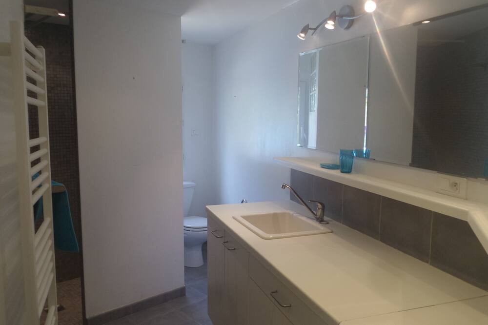 Photo of Bathroom in Quissac