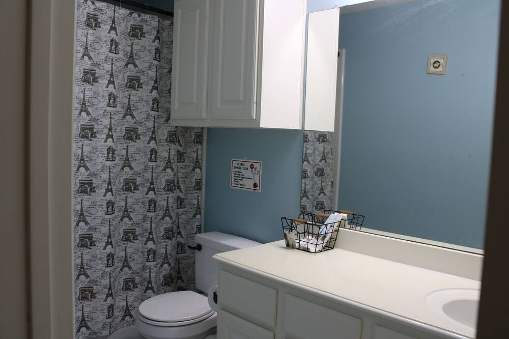 Photo of Bathroom in Alden Bridge