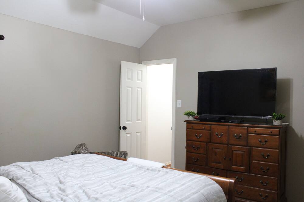 Photo of Bedroom in Alden Bridge