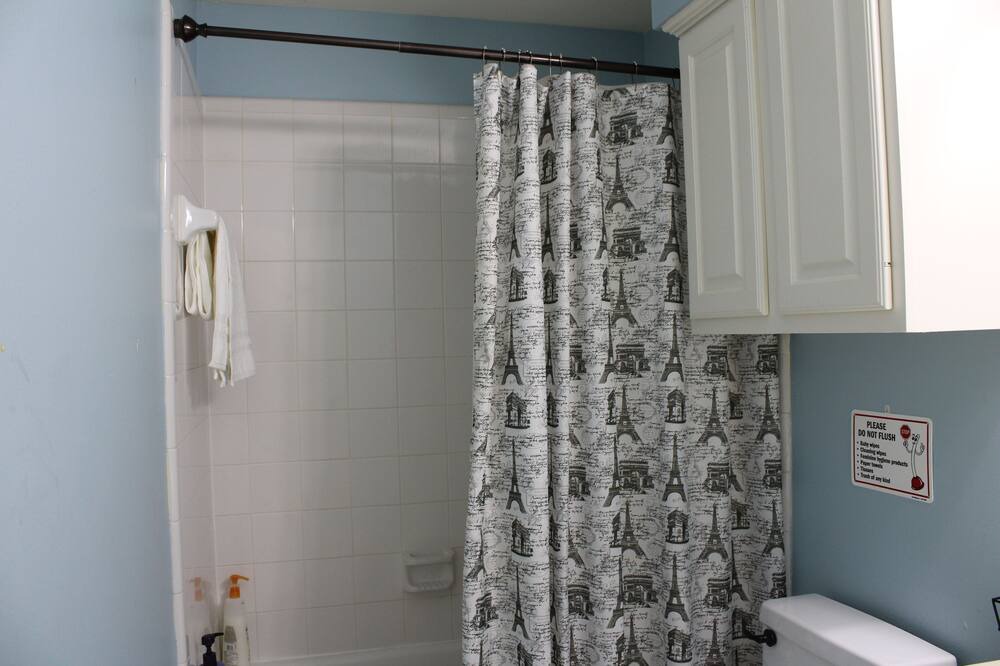 Photo of Bathroom in Alden Bridge