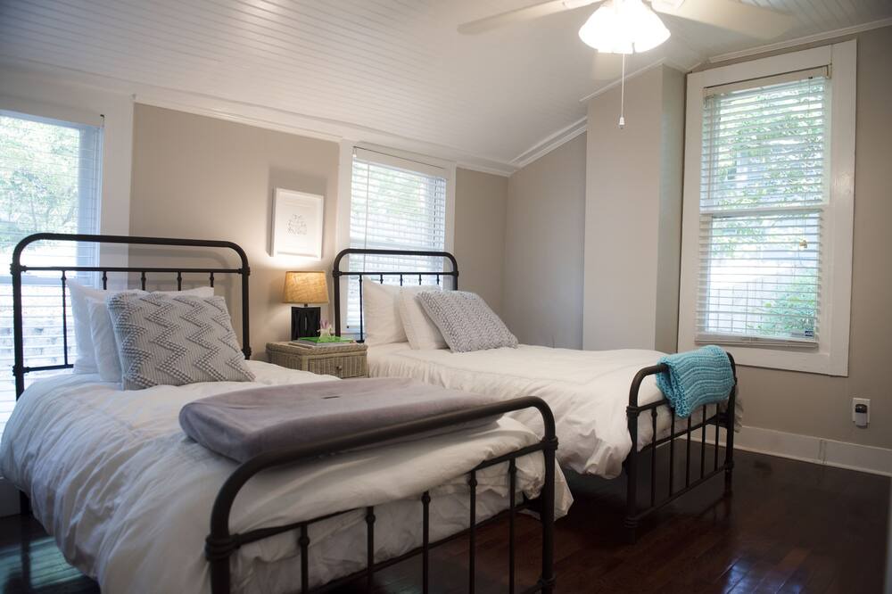 Photo of Bedroom in Avondale