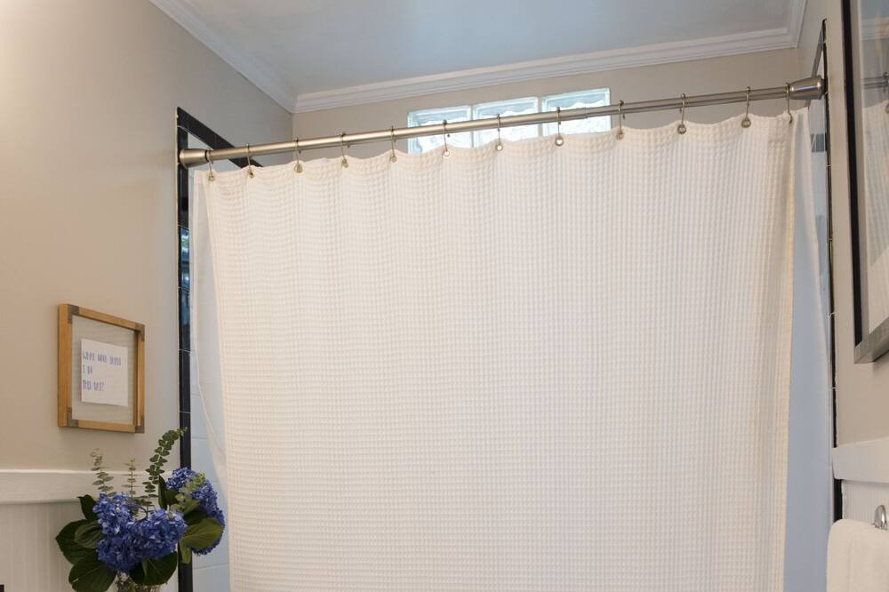 Photo of Bathroom in Avondale