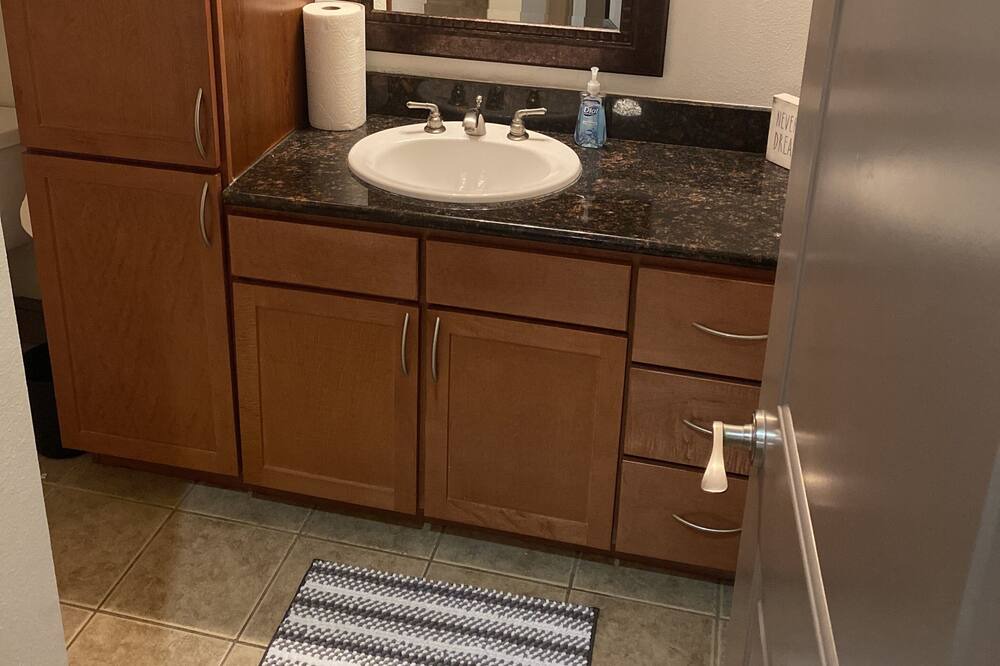 Photo of Bathroom in Greenway Plaza-Upper Kirby