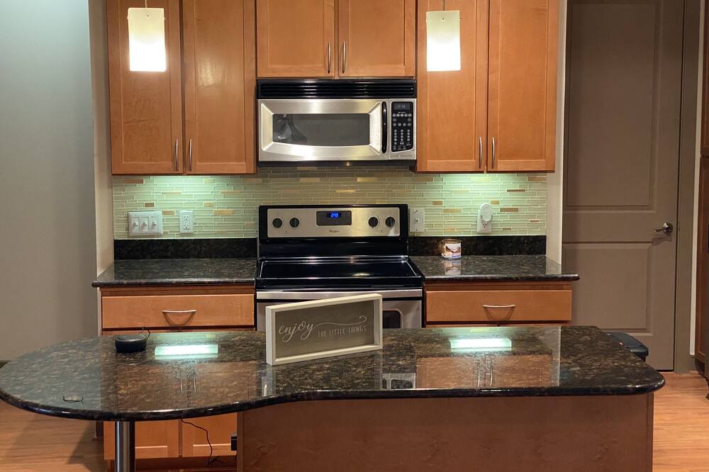 Photo of Kitchen in Greenway Plaza-Upper Kirby
