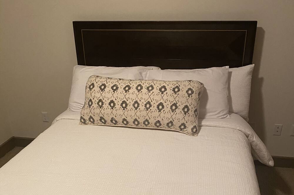 Photo of Bedroom in Greenway Plaza-Upper Kirby