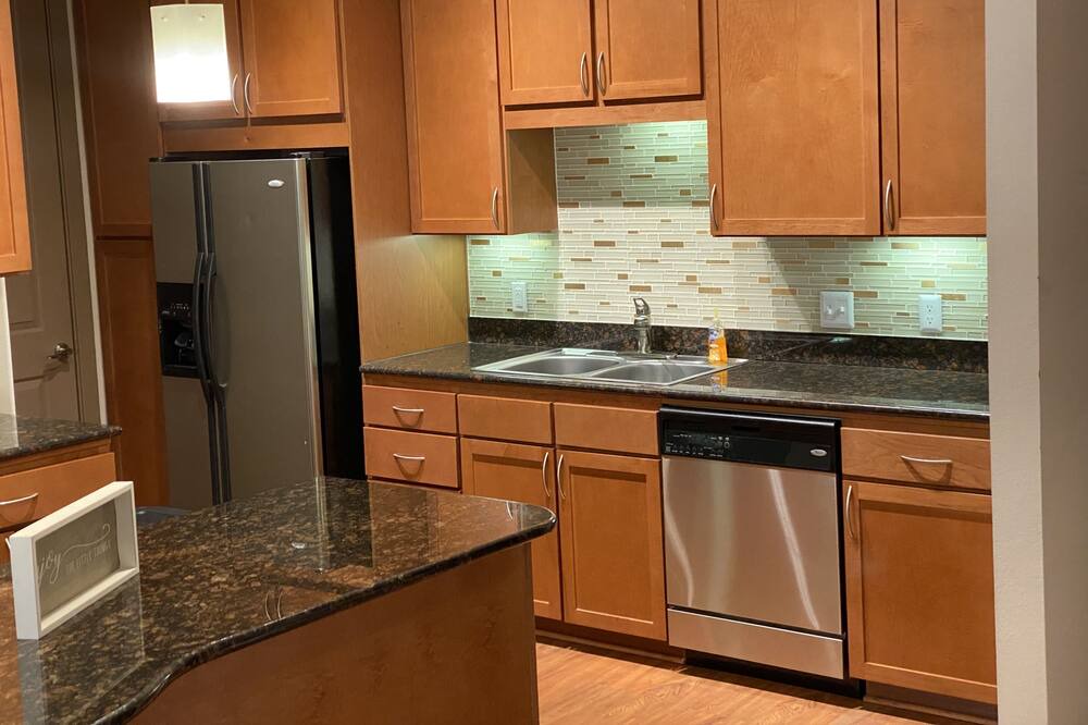 Photo of Kitchen in Greenway Plaza-Upper Kirby