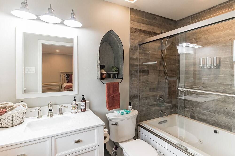 Photo of Bathroom in Leisure Land