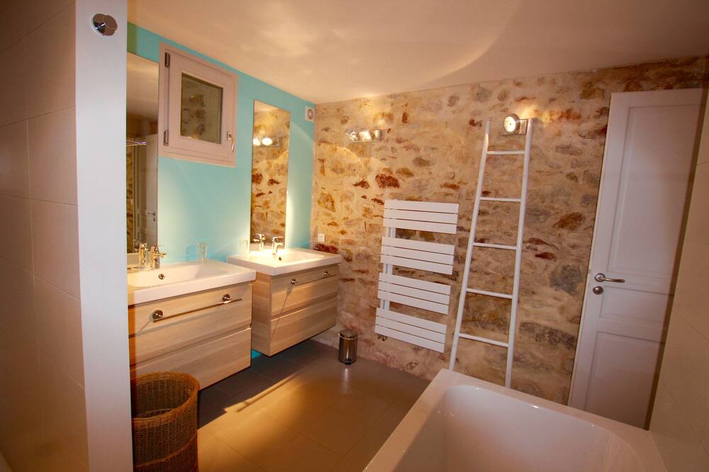 Photo of Bathroom in Saint-Remy