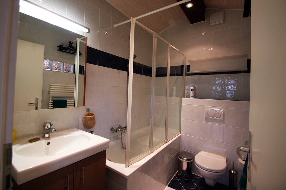 Photo of Bathroom in Meinier