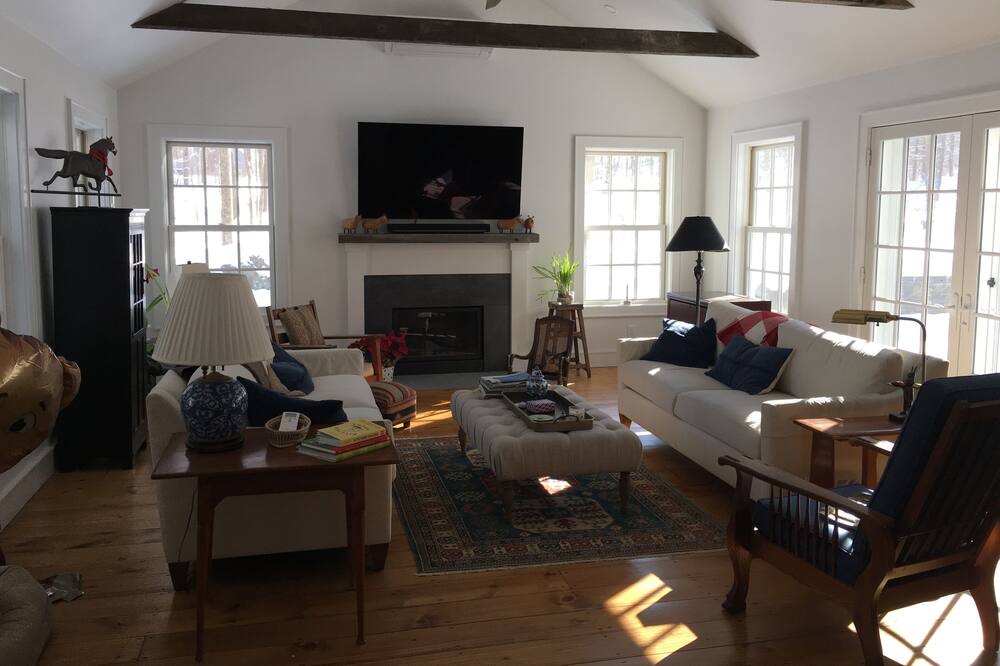 Photo of Livingroom in Staatsburg
