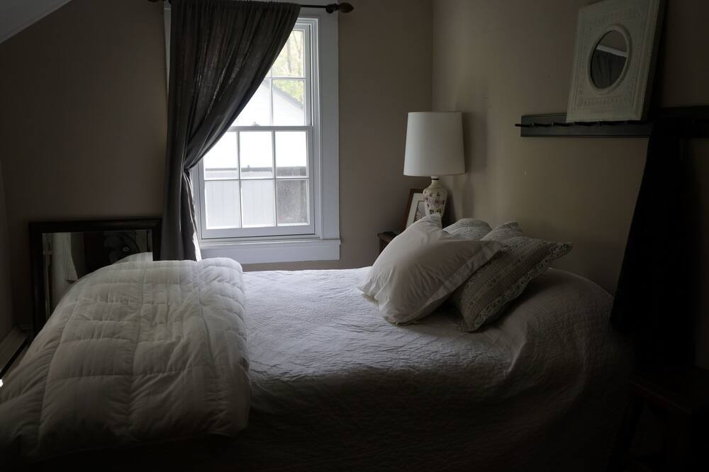 Photo of Bedroom in Staatsburg