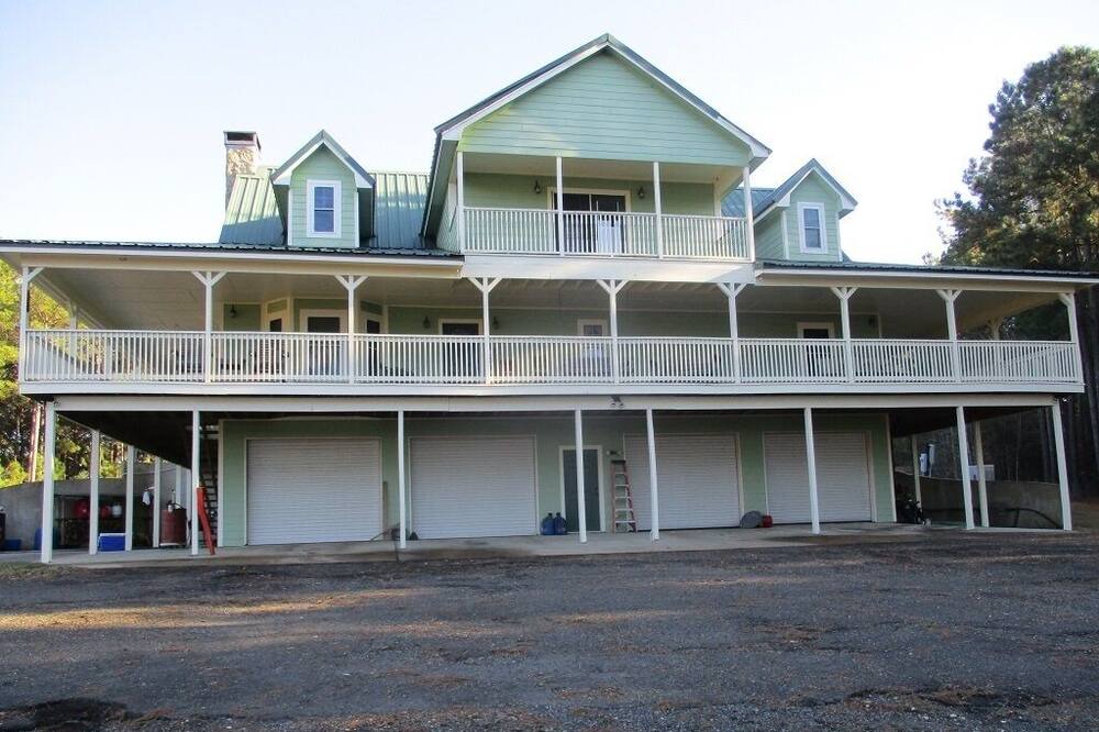 Photo of Outdoor in Broaddus