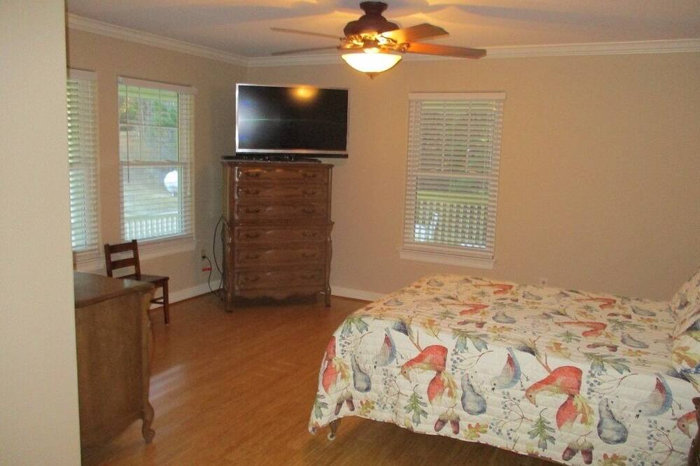 Photo of Bedroom in Broaddus