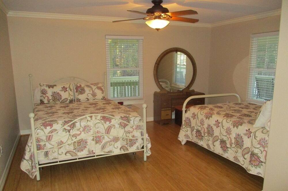 Photo of Bedroom in Broaddus