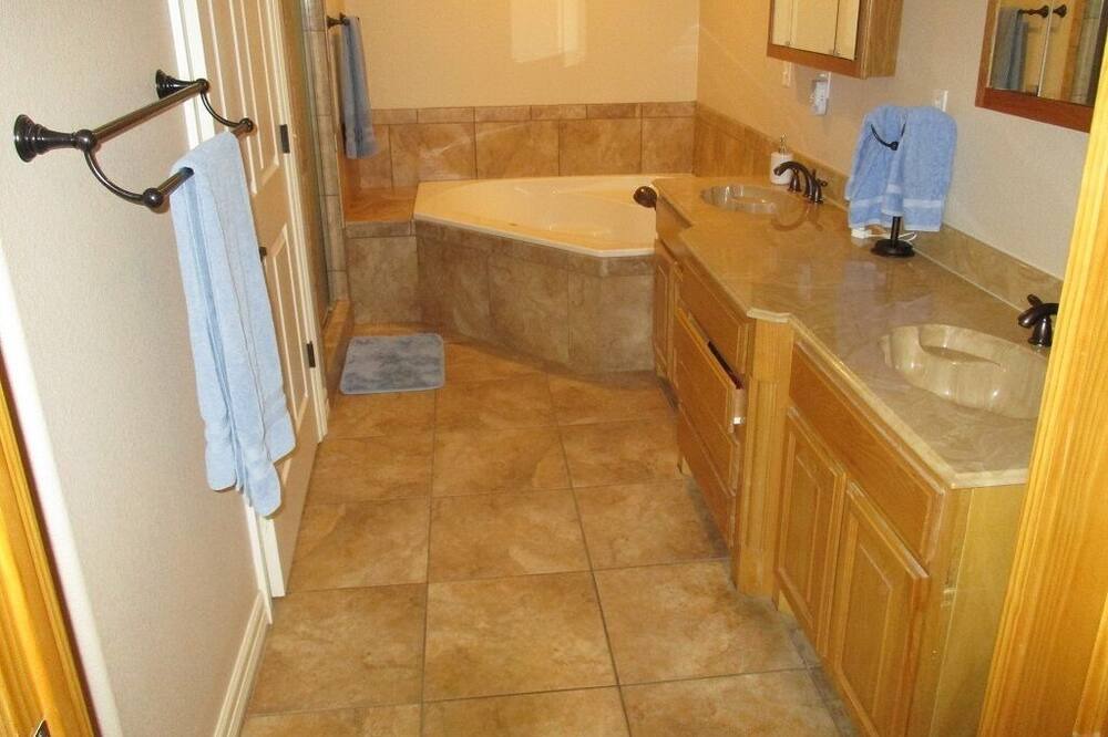 Photo of Bathroom in Broaddus