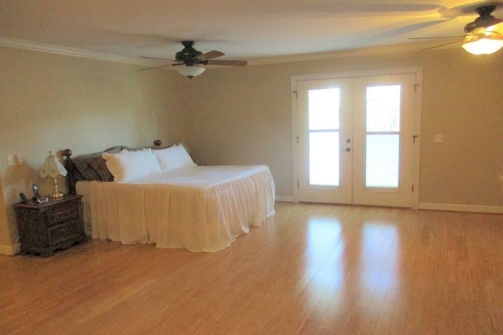 Photo of Bedroom in Broaddus