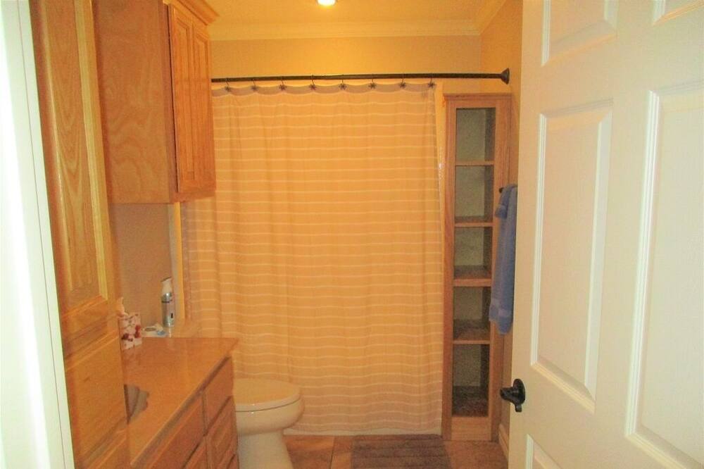 Photo of Bathroom in Broaddus