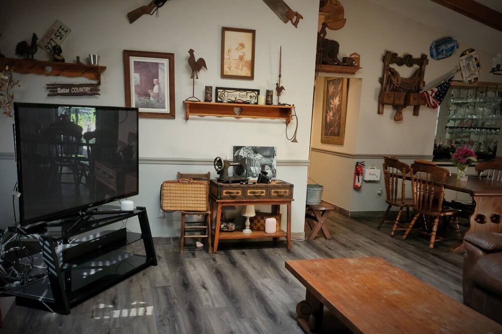Photo of Livingroom in Seffner Community Alliance