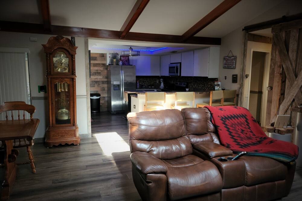 Photo of Livingroom in Seffner Community Alliance