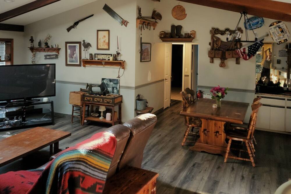 Photo of Livingroom in Seffner Community Alliance