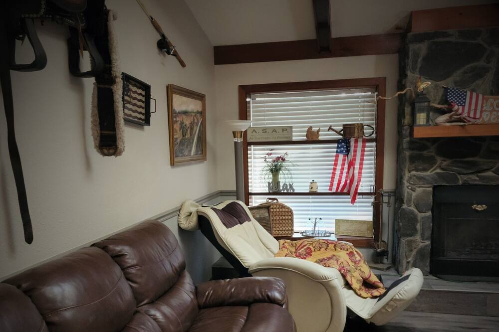 Photo of Livingroom in Seffner Community Alliance