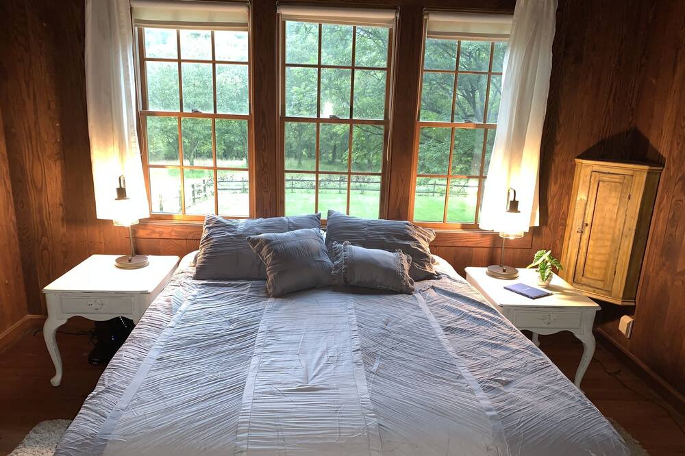 Photo of Bedroom in Robbinsville