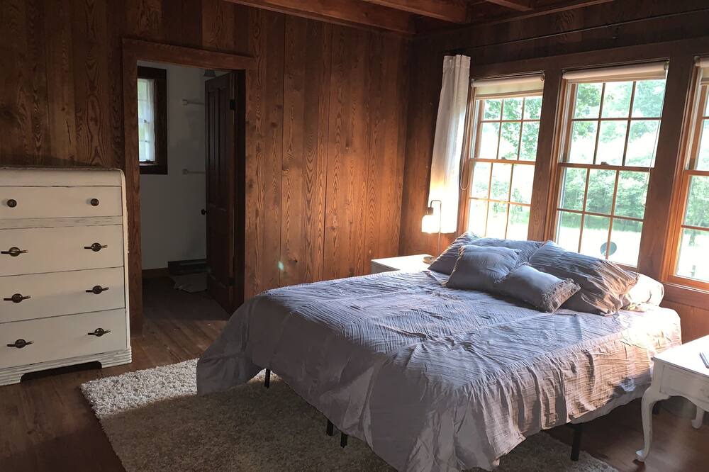 Photo of Bedroom in Robbinsville