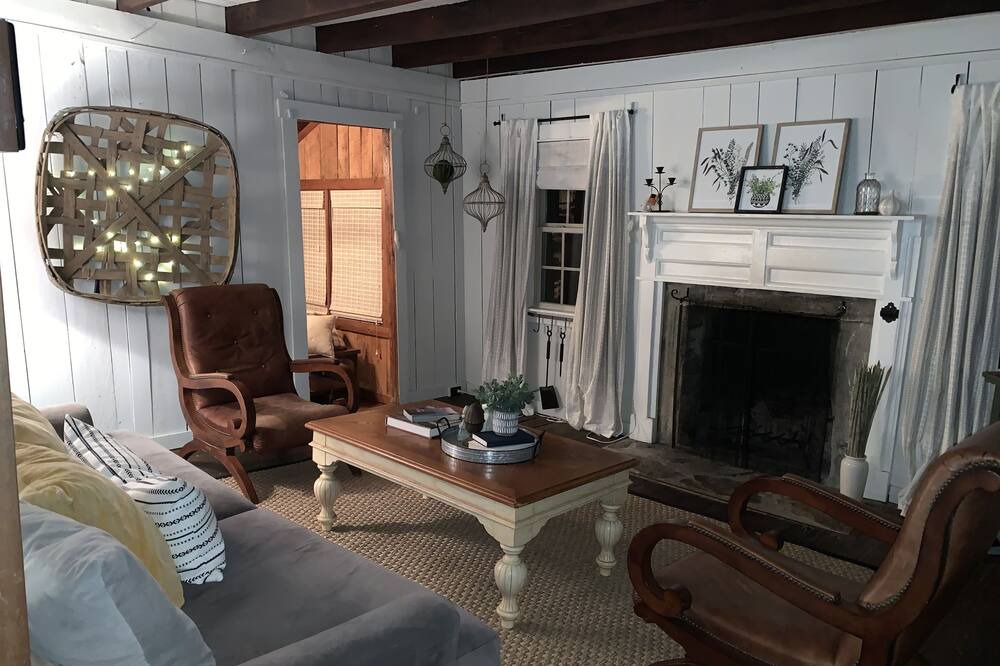 Photo of Livingroom in Robbinsville