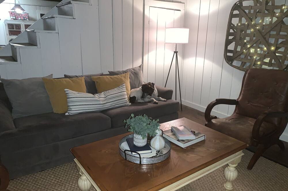 Photo of Livingroom in Robbinsville