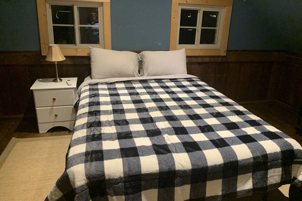Photo of Bedroom in Robbinsville