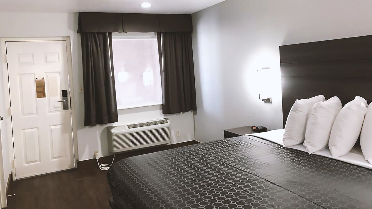 Photo of Bedroom in Arena District