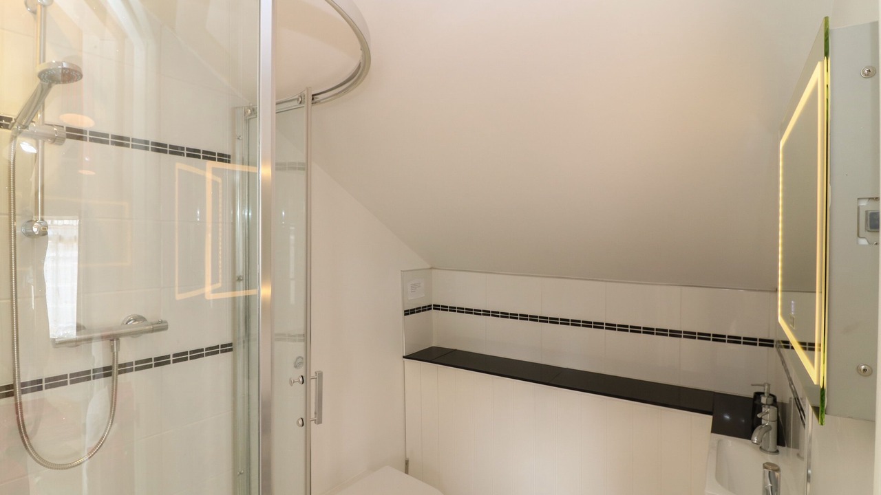 Photo of Bathroom in Heligan