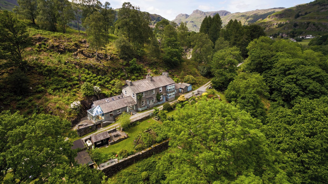 Photo of Outdoor in Chapel Stile