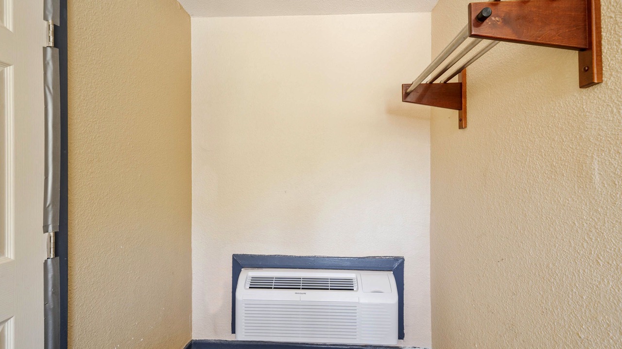 Photo of Bedroom in Luling