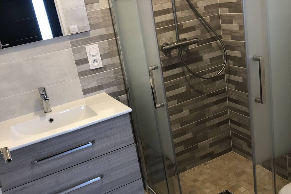 Photo of Bathroom in Puilboreau