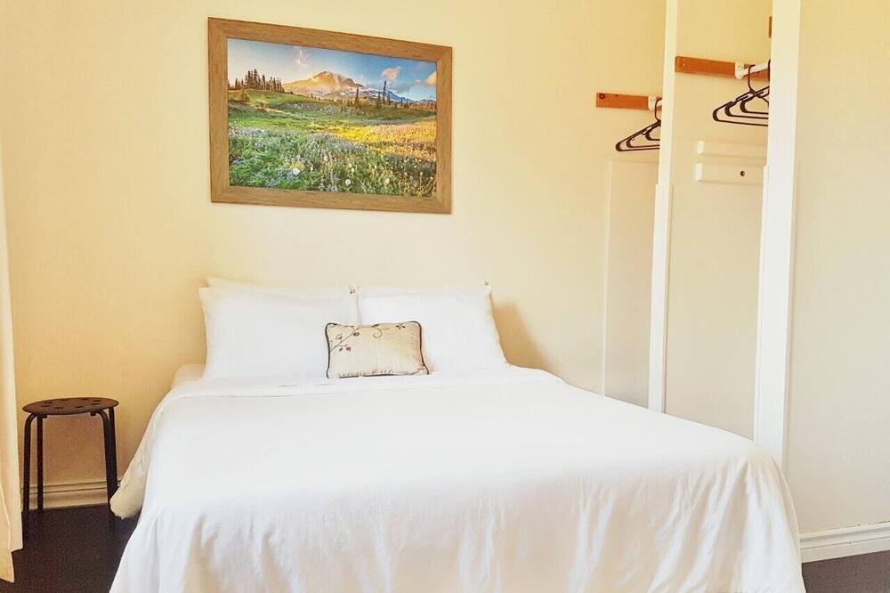 Photo of Bedroom in Waupoos